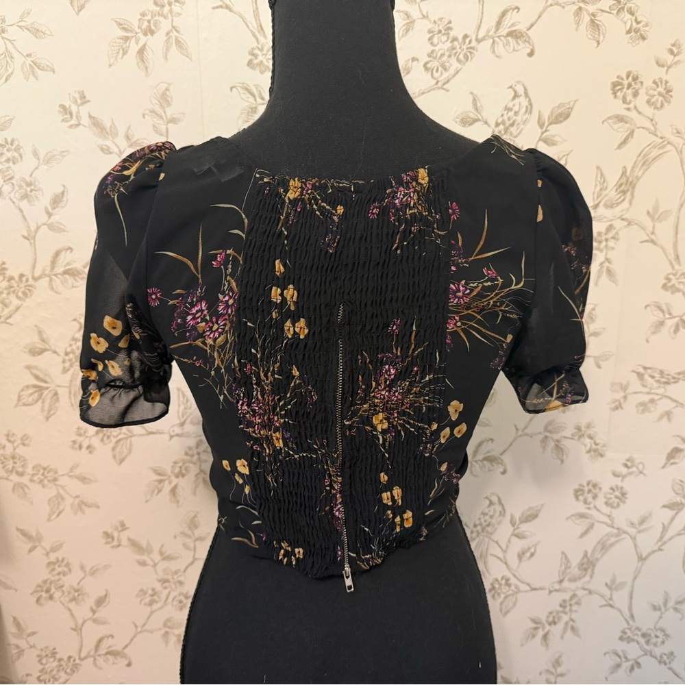 Floral Black Crop Top - Picture 4 of 4